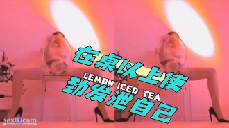 kbj-24041841 在桌以上使劲发泄自己