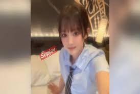 FC2-PPV-4772571_1 - 令人震惊的18岁少女！Seri-Chan是一位在家乡担任模特的漂亮女孩，目标是成为K-Pop偶像！这是一段奇迹般的POV视频。}