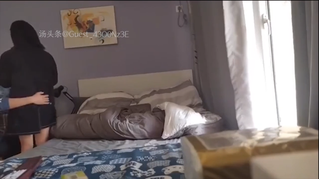 真实家庭录像—趁父母不在家，哥哥干了自己的亲妹妹}