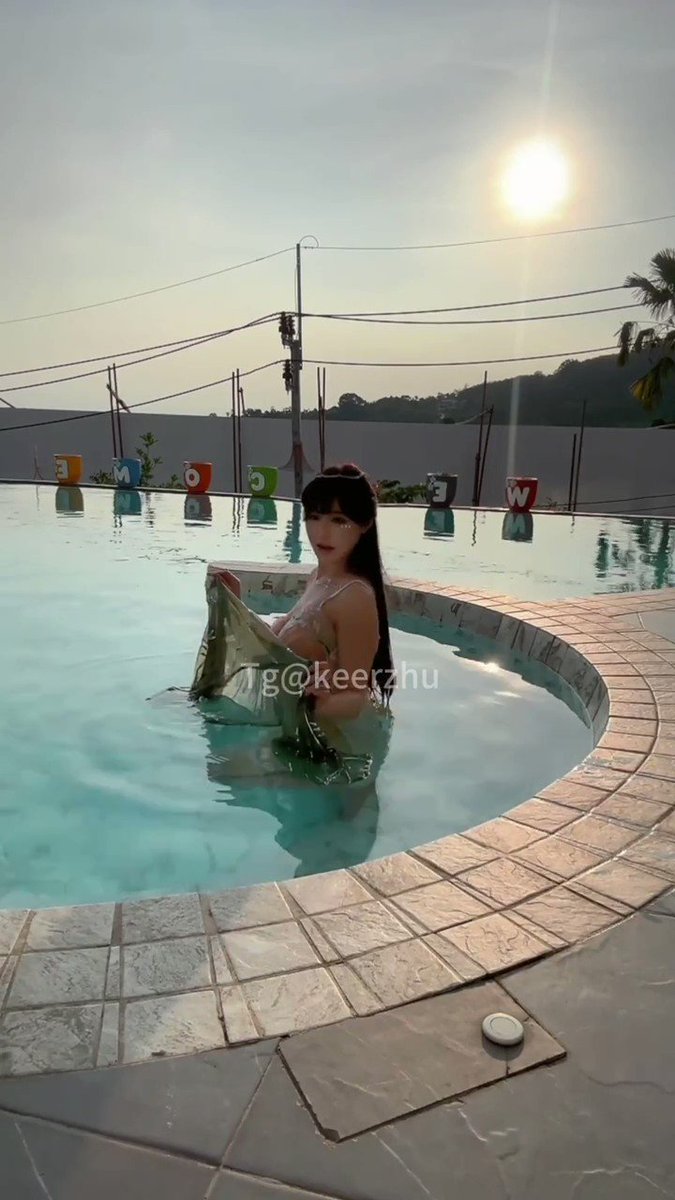 巨乳最新超大尺度 私拍《薄纱透视》快来看看奶头和鲍鱼投稿??封面图