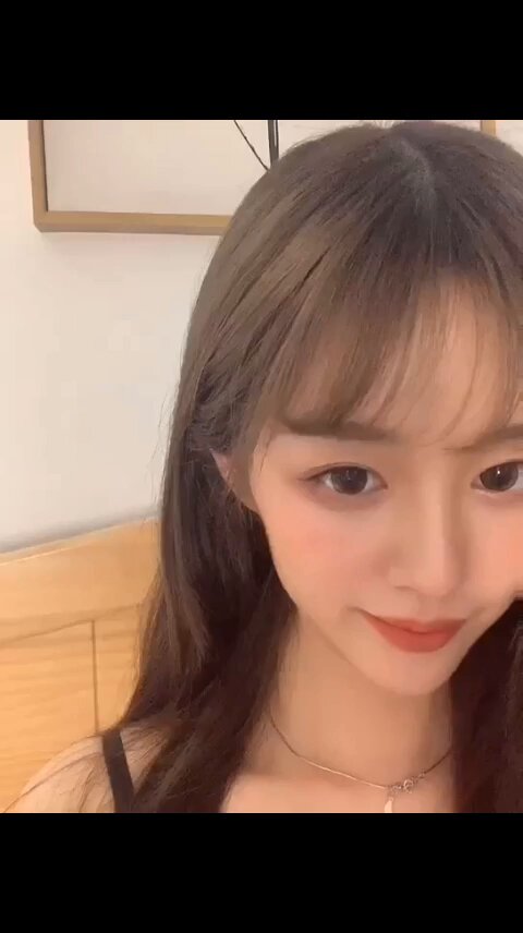 超高颜值美女，校花级别下海直播，找了很久找到了合集，一线天白虎真的很棒！！封面图