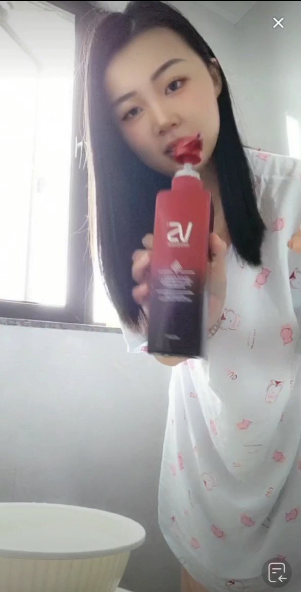 抖音直播 看到了么 主播要开始洗头了 不知道洗哪个头呢