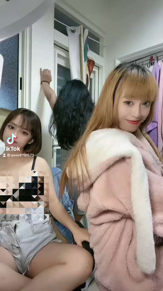 翻到與姪女喝酒微暈小拍一下