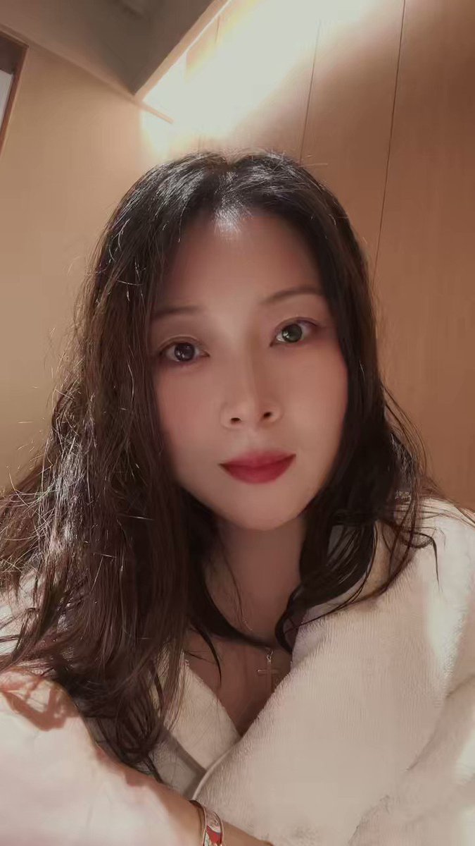 抖音的美颜太吓人了，完全是另外的一个人