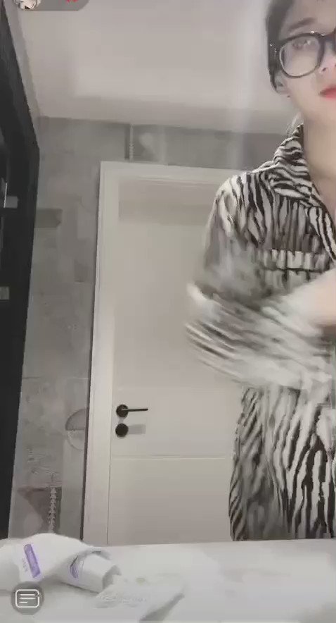 可惜光线不好 看不太清楚封面图