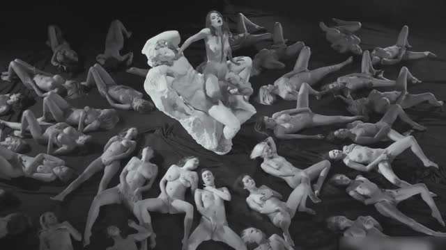 黑人大鸡巴爆干纹身美女封面图