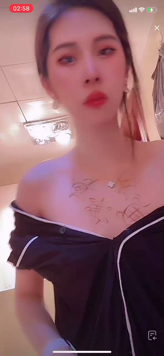 抖音直播 卧艹  裤子都脱了 居然有贴