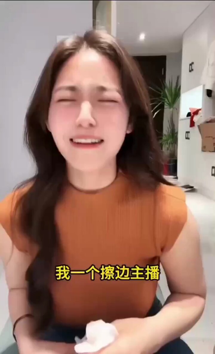 高情商的玩擦边，流量这块小姐姐拿捏的不错哦