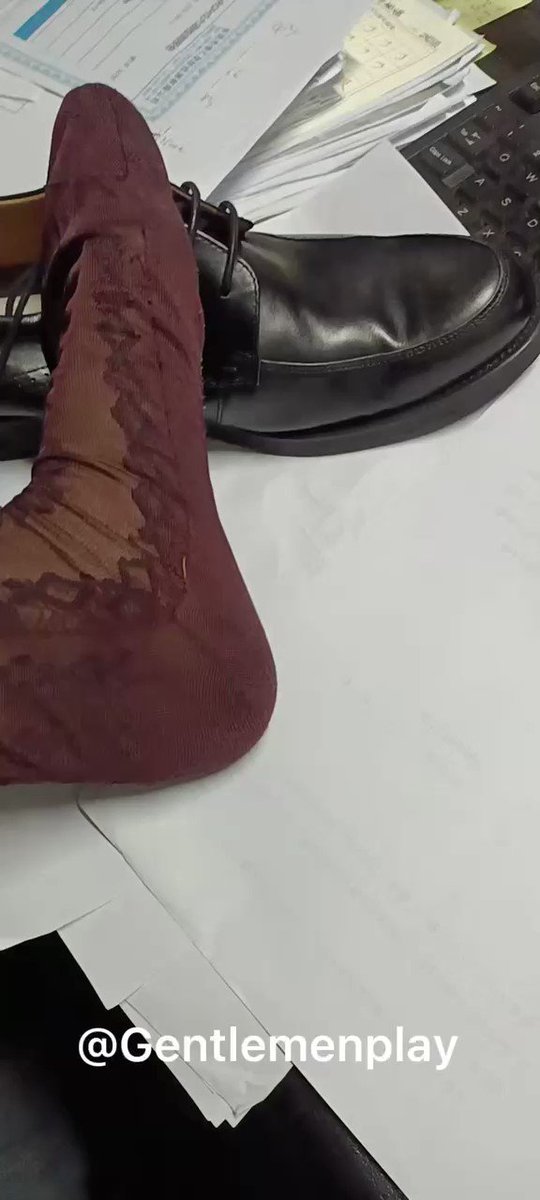 骚逼宝马直男上班被我勾引的憋不住了，跑到车上打飞机，射精浪叫（小视频合成），欢迎点赞转发。封面图