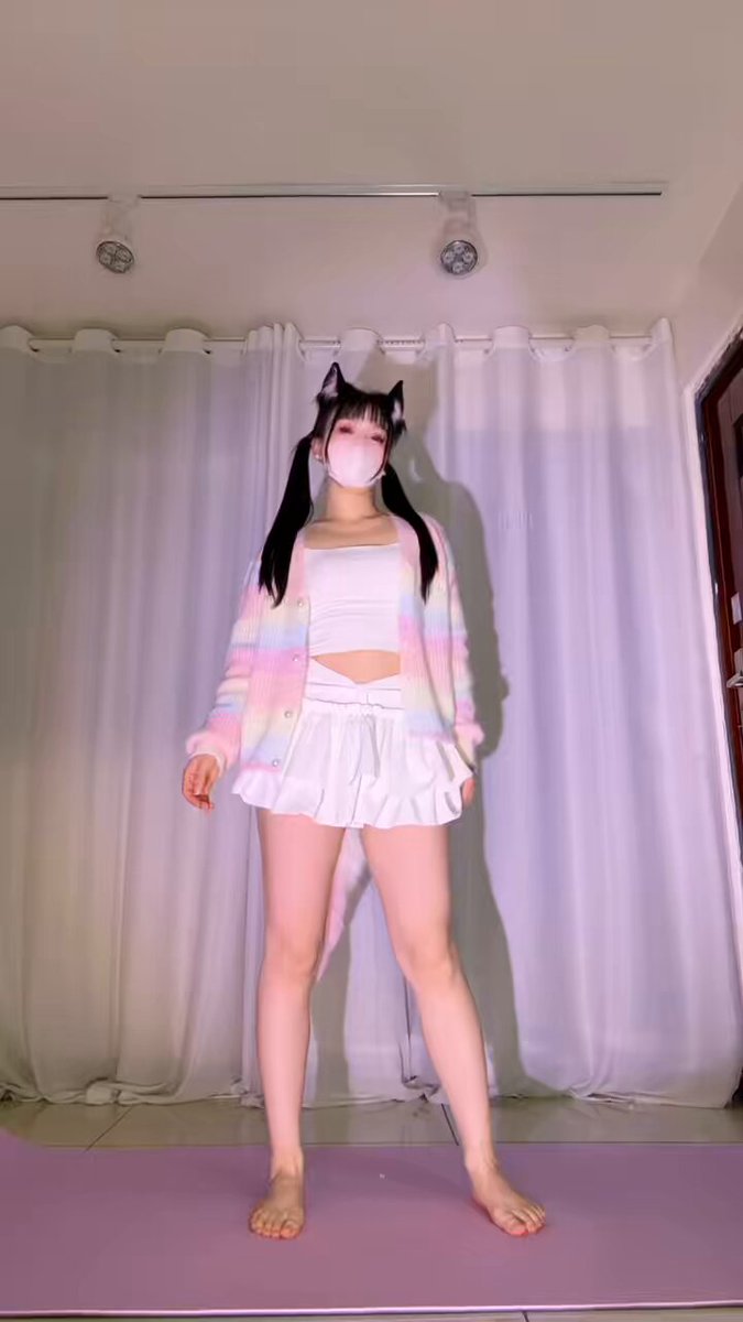 蹦蹦跳跳的小狐狸你喜欢吗？