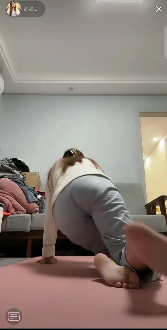 这俯卧撑做的 这姿势跟那啥似的