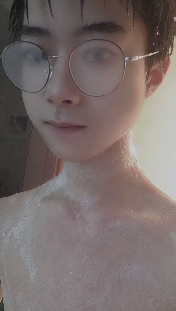 熙崽已经把小鸡鸡以及后面都洗干净咯??