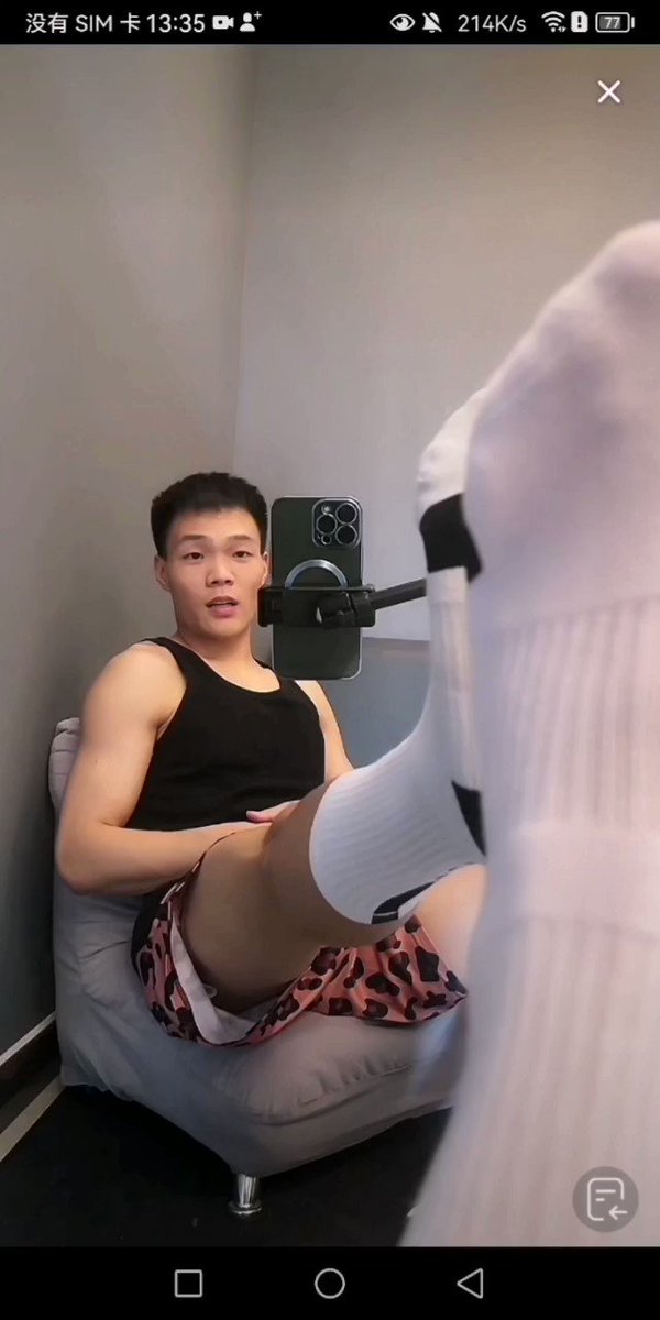 现在抖音很难有这么敢的主播了！大家快去支持他买他家香香的袜子吧