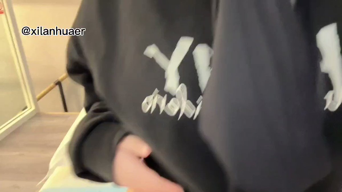 请不要把双手放进裤子封面图